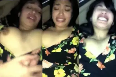 Cewek Menjerit Sakit Dientot Dalam Mobil